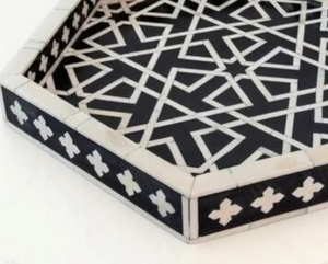 Plateau en os incrusté fait main : Plateau hexagonal en os incrusté noir et blanc - Product Image 2