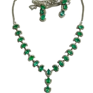 925สร้อยคอเงินสเตอร์ลิงพร้อมมรกตธรรมชาติและเพชรสำหรับงานหมั้นและงานครบรอบ - Product Image 1