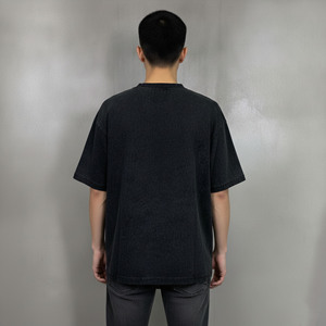 เสื้อยืดผู้ชายทรงหลวม น้ำหนัก 180 กรัม ผ้าฝ้ายถัก 100% ระบายอากาศได้ดี ไม่ยับง่าย เป็นมิตรต่อสิ่งแวดล้อม รับผลิตแบบ OEM พร้อมสกรีนโลโก้ตามสั่ง - Product Image 3