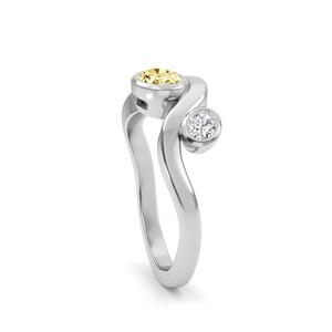Bague en diamant de laboratoire ovale taillé de 1,37 carat (CTW) SJR60647 en or jaune 10K pour fiançailles, mariage, bijoux fins, coffret cadeau - Product Image 1