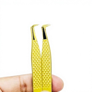Pince à épiler de précision pour extensions de cils, avec pointe en plasma doré, revêtement en poudre jaune, anti-magnétique et anti-statique, pour volume et pointe. - Product Image 2