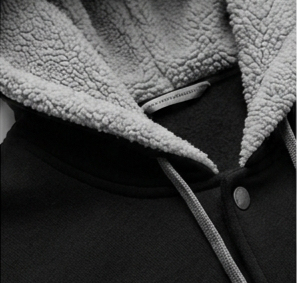 Veste universitaire noire avec capuche doublée en polaire pour l'hiver - Product Image 3