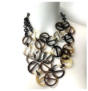 Collar de Cuerno Natural Hecho a Mano con Acabado Pulido, Diseñado para Amantes de la Joyería de Moda que Buscan Accesorios de Estilo Étnico Único - Product Image 2