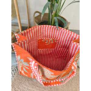 Bolso Tote Informal de Algodón Acolchado Hecho a Mano en India, The Quince Life |   Bolsa de tela reutilizable ecológica con estampado de palmeras cítricas - Product Image 1