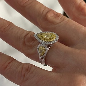 Anillo de Diamante Amarillo Corte Pera Cultivado en Laboratorio, Oro Blanco de 14k, Doble Halo, Anillo de Boda, Claridad VVS+, Certificado IGI, Minimalista - Product Image 1