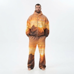 Ensemble de survêtement pour homme avec sweat à capuche zippé et pantalon évasé imprimé paysage orange et marron, streetwear personnalisé - Product Image 1
