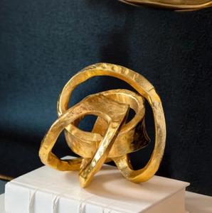 Escultura de Anillo Metálico Abstracto de Alta Gama en Oro Champán para Decoración de Escritorio, Decoración Nórdica para el Hogar, Adorno Artístico para Dormitorio, Escultura Dorada - Product Image 1