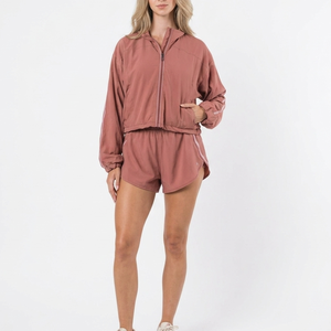 Ensemble de survêtement d'extérieur coupe-vent à capuche et short pour femme 2026 – Tenue de sport à séchage rapide avec fermeture éclair - Product Image 1