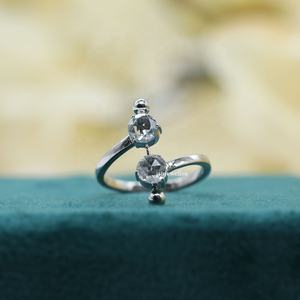 Anillo de compromiso de dos piedras de diamante cultivado en laboratorio de corte redondo, lujoso anillo de compromiso de oro sólido de 14K para mujer - Product Image 1