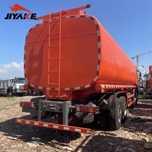 Nouveau Camion-<span class=keywords><strong>citerne</strong></span> diesel HOWO 4x2 à 6 roues, 10001-15000L, conduite à gauche/droite, avec transmission 8 vitesses, <span class=keywords><strong>prix</strong></span> usine - Product Image 4