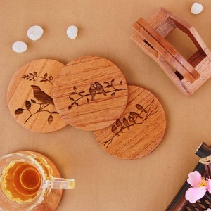 Ensemble de sous-verres en bois inspiré de la nature avec gravure d'oiseaux, sous-verres naturels résistants à la chaleur avec support pour la décoration de la maison - Product Image 1