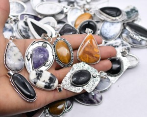 Lot de pendentifs en pierres précieuses mélangées : œil de tigre, améthyste, howlite et autres pierres précieuses, plaqué argent - Product Image 6