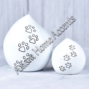 Hermosa urna para mascotas con características personalizables y detalles elegantes para honrar a las mascotas amadas por Axiom Home Accents - Product Image 3