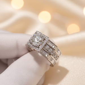 Anillo de Compromiso de Moissanita con Diseño Halo, Corte Brillante Redondo de 1.50 CT, D VVS1, Plata de Ley S925, Anillo Unisex, Regalo de Boda - Product Image 1