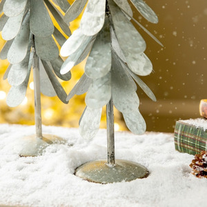 Árboles de Navidad de Metal Galvanizado Hechos a Mano con Follaje de Pétalos en Capas y Adornos de Estrella, Decoración Perfecta para la Mesa Navideña - Product Image 4