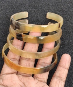 Bracelet artisanal en corne de buffle blanc antique, thème animalier, bijoux faits à la main avec un design d'amour pour femmes, meilleur bracelet en provenance de l'Uttar Pradesh - Product Image 4