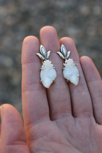 Pendientes Tradicionales de Hueso Tallado, Hechos a Mano - Product Image 6