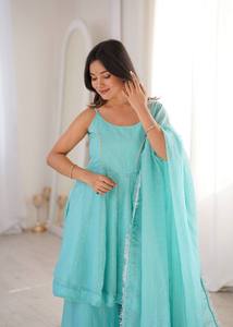 Ensemble de Kurti pour femme en rayonne, longueur standard, broderie blanche, coupe classique, style traditionnel indien pakistanais, pour soirée, séchage rapide, gaufré - Product Image 3