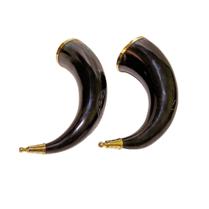 Corne à boire médiévale personnalisable en forme d'animal, artisanale, écologique, en corne de bœuf, avec détails de sculpture complexes, pour décoration de mariage et de fêtes - Product Image 4
