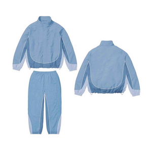 Conjunto Deportivo Unisex Verde con Rayas Rojas, Chaqueta de Manga Larga, Pantalón hasta el Tobillo con Cierre de Cremallera, Corte Regular, Estilo Deportivo Casual para Otoño - Product Image 4