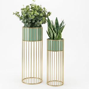 Grand pot de fleurs sur pied en métal avec pot de fleurs vert moderne et support en cage métallique dorée pour plantes d'intérieur, salon, balcon - Product Image 1