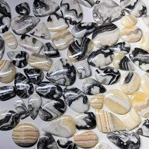 Agate Jaune Dentelle de Qualité Supérieure Grade AAA, Cabochon Naturel Vert Martelé, Pierre Libre pour la Fabrication de Bijoux, Artisans et Créateurs MH GEMS - Product Image 1