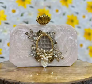 Pochette pour femme en résine pure, finition excellente pour les mariages et les fêtes, accessoires de mode féminins faits à la main, colorés, par MULTI CRAFT - Product Image 2