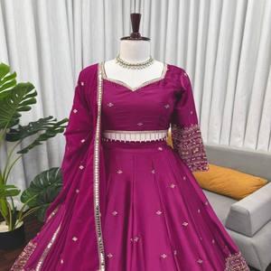 Conjunto de Lehenga Choli de Seda Satinada VASTRA COTTAGE con Bordado de Hilo y Dupatta de Georgette, Ropa Festiva para Bodas para Mujer - Product Image 2