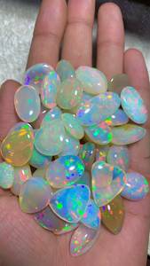 โอปอลเอธิโอเปียธรรมชาติ พลอยหลวม หลายสี ขัดเงา รูปทรงคาโบชอง หลากหลายรูปแบบ สำหรับทำเครื่องประดับ - Product Image 1