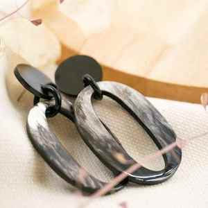 Boucles d'oreilles artisanales naturelles en corne de vache recyclée, boucles d'oreilles tendance en corne de buffle, bijoux en corne naturelle à la mode - Product Image 6