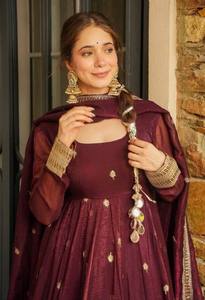 Robe Anarkali Choli Brodé Bordeaux pour Femme avec Bordure en Dentelle Dorée Fantaisie, Tenue Ethnique Indienne Traditionnelle à Séchage Rapide pour Mariage - Product Image 2