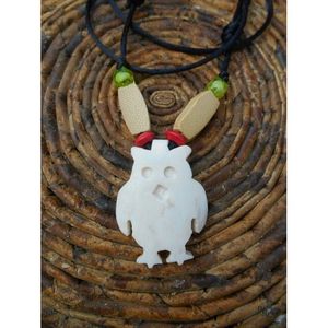 Collar Étnico Bohemio Hecho a Mano con Diseño Tribal de Hueso Tallado, Joyería Artesanal, Regalo - Product Image 5