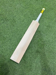 Bate de Cricket PAKISTANÍ Hecho a Mano en Pakistán, Ligero, Internacional, de Madera de Salgueiro Kashmiri, Duradero, para Uso Deportivo - Product Image 2