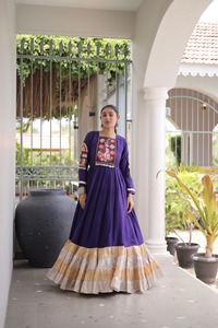 Vestido Tradicional de Diseñador con Bordado Kutchi Gamthi, Tela de Rayón Pesado, Listo para Usar, Especial para Navratri - Product Image 3