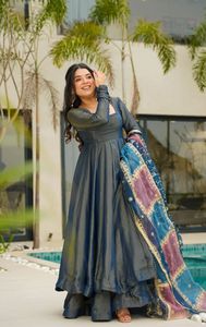 ชุดแต่งงานฤดูหนาวสไตล์อินเดียขายดี ชุดฤดูร้อนผ้าไหมปักลายหนักประดับเลื่อม ซัลวาร์ คามีซ ทรงเข้ารูปสำหรับงานปาร์ตี้ - Product Image 2