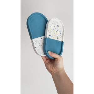 Plateaux décoratifs élégants en résine, formes ovales et rondes, modèle RR ENTERPRISES RR202516628 pour l'embellissement de la maison - Product Image 1