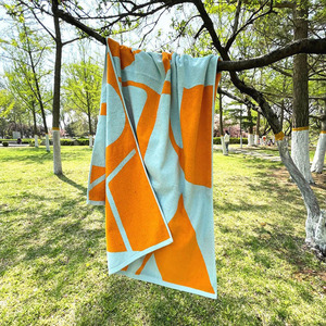 Toalla de Playa y Baño de Algodón Jacquard Ecológica con Logotipo Personalizado (Alibaba), de Secado Rápido, Absorbente, a Rayas, Rectangular, para Piscina y Viajes - Product Image 3