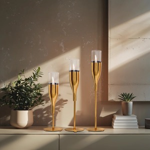 Ensemble de 3 élégants porte-bougie en métal doré, décoratifs pour la maison, les mariages, les fêtes et les tables à manger, à prix avantageux - Product Image 3