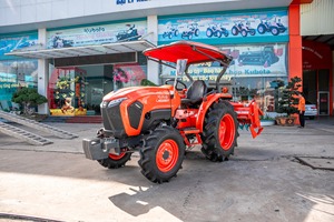 รถแทรกเตอร์คูโบต้า L4028 40 แรงม้า ขับเคลื่อน 4 ล้อ เครื่องยนต์ดีเซล ประสิทธิภาพสูง รถแทรกเตอร์การเกษตรขนาดกะทัดรัด - Product Image 3