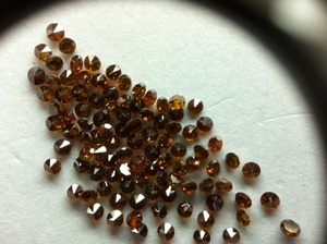 Diamantes de color Diamantes sueltos 100% Color tratado natural VS SI Pureza 1,2 a 2,1 MM Diamantes reales redondos de corte brillante - Product Image 3