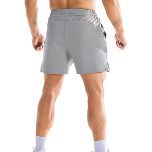 Detalles reflectantes para mayor seguridad en condiciones de poca luz. Forro antideslizante en el interior de la cintura que evita que se suba a la ropa. Pantalones cortos deportivos de ajuste atlético para gimnasio. - Product Image 2