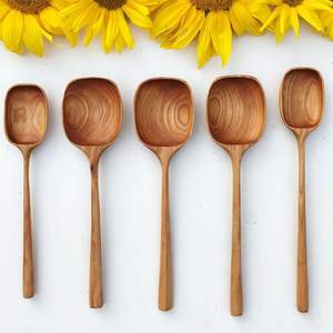 Juego de utensilios de cocina de latón antiadherente con diseño industrial Art Déco: espátula grabada, cuchara para sopa, cuchara ranurada de mango largo y sartén. - Product Image 6