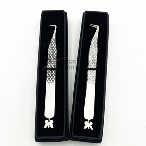 Pince à cils RMI Batter Fly Bottom Design, pointe à 90 degrés, prise diamantée et emballage en boîte noire - Product Image 3