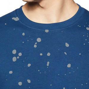 เสื้อสเวตเชิ้ตผ้าฝ้าย/ผ้าฟลีซน้ำหนักเบา ผลิตตามสั่ง (OEM) สำหรับผู้ชาย แบบเรียบง่าย แฟชั่น ทันสมัย พร้อมโลโก้พิมพ์ซิลิโคน แบบ unisex - Product Image 4