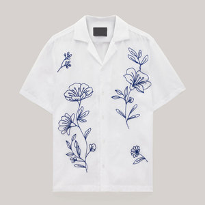 Polo brodé confortable et léger pour le voyage - Product Image 1