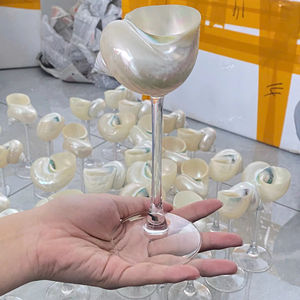 Copa de vino decorativa con conchas marinas, hecha con conchas marinas auténticas y vidrio, para presentación de bebidas en bares y decoración del hogar, Vietnam. - Product Image 1
