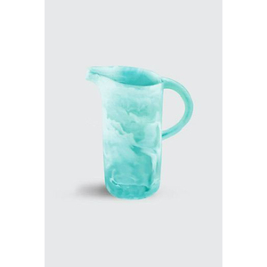 Carafe à eau en résine écologique faite à la main avec poignée en marbre, pichet moderne pour servir des jus, des cocktails et du thé glacé - Product Image 1