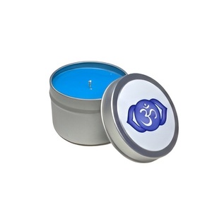 Bougie artisanale Chakra du Troisième Œil – Bougie votive de luxe en cire de soja indigo dans un étui de voyage argenté - Product Image 5