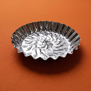 ถาดช็อกโกแลตสแตนเลสสตีลหรูหรา ลายร่อง ดีไซน์ลายนูนสวยงาม เคลือบโครเมียม สำหรับเสิร์ฟขนมหวานและงานปาร์ตี้ - Product Image 1