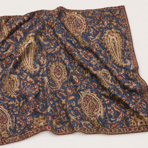 Collection de tissus en coton multicolores avec des imprimés floraux bleus crème et des motifs paisley, textile doux et respirant pour kurti. - Product Image 5